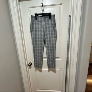 A New Day women’s size 8 Black, gray, and White Plaid Pants. Wide waistband.